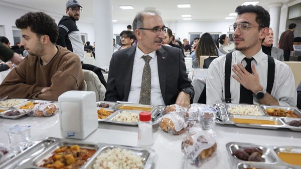 Rektör Göktaş Öğrencilerle İftar Açtı