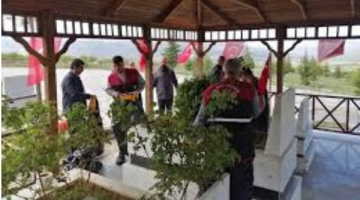 Elazığ İl Özel İdaresi Fethi Sekin Külliyesi Çevresinde Temizlik Çalışması Yaptı