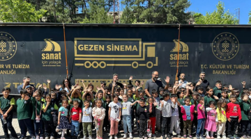 Gezen Sinema Tırı Elazığ’da Binlerce Çocuğu Sinemayla Buluşturuyor