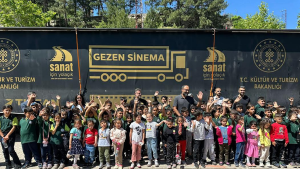 Gezen Sinema Tırı Elazığ’da Binlerce Çocuğu Sinemayla Buluşturuyor