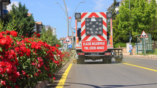 Asfaltlama, Yol Çizgi, Yaya Çizgisi ve İşaret Çalışmaları Devam Ediyor