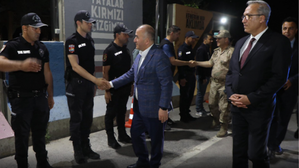 Vali Hatipoğlu Bayramda Güvenlik Güçlerini ve Vatandaşları Ziyaret Etti