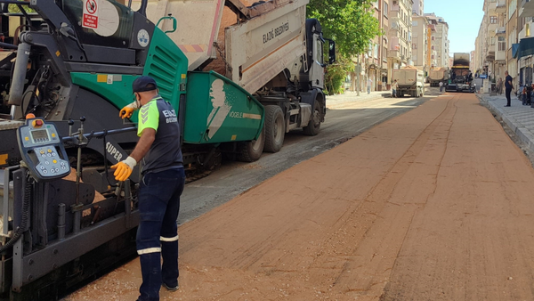 Elazığ Belediyesi, Rızaiye Mahallesi’nde Yol Yenileme Çalışması Sürüyor
