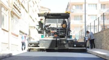 Elazığ Belediyesi, Yol Yenileme Çalışmalarını Sürdürüyor
